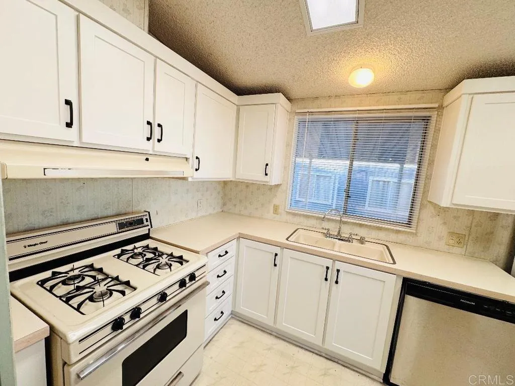 Additional image 12 of 2888 Iris Avenue Unit 84, San Diego, CA 92154