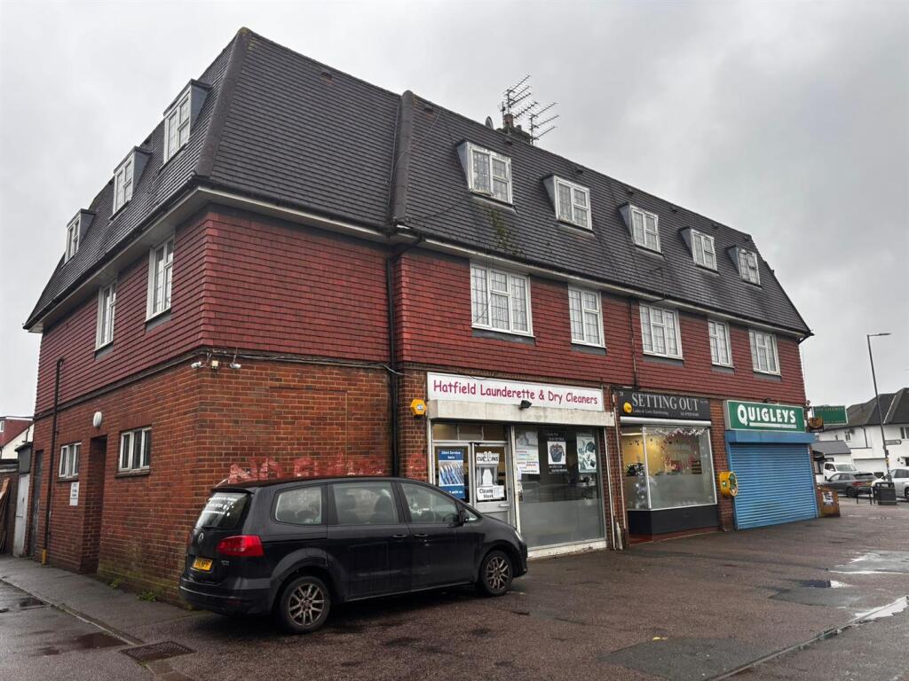 24 Birchwood AvenueHatfieldHertfordshire