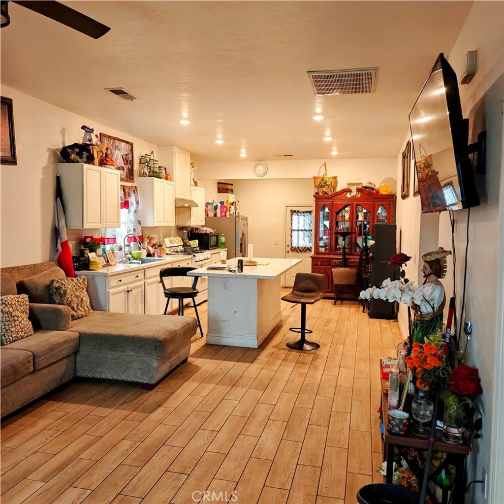 Additional image 3 of 2425 S 10th Street, Fresno, CA 93725