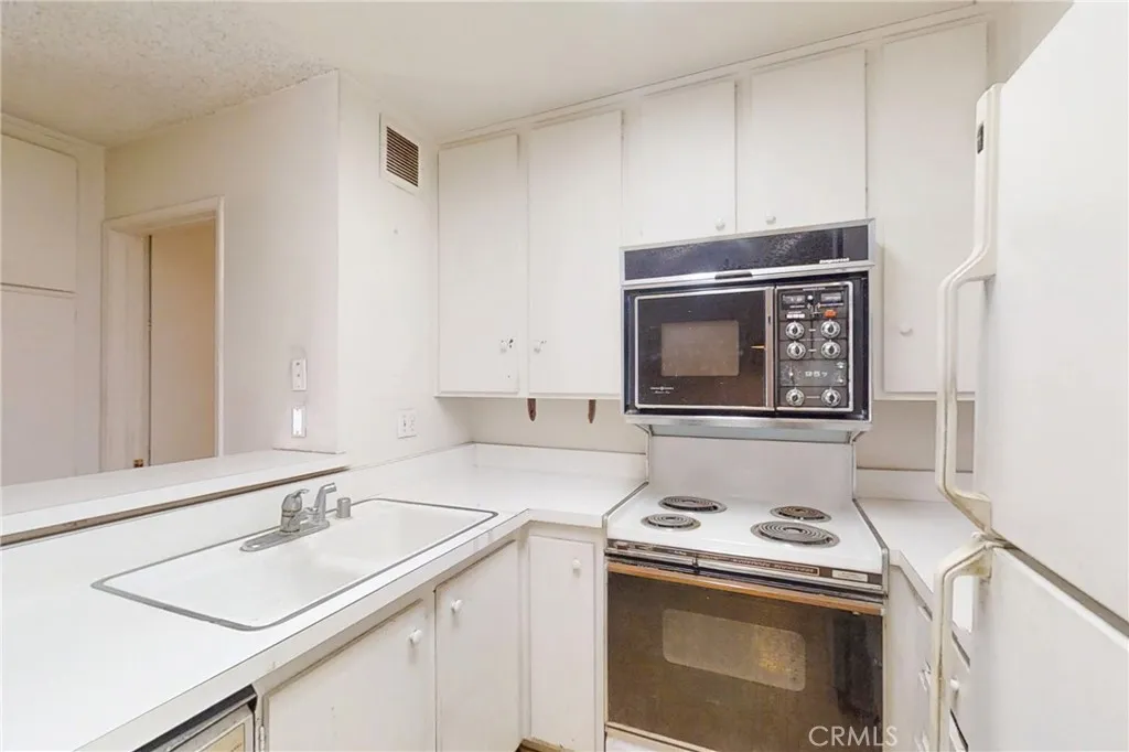 Additional image 10 of 11750 W Sunset Boulevard Unit 214, Los Angeles, CA 90049