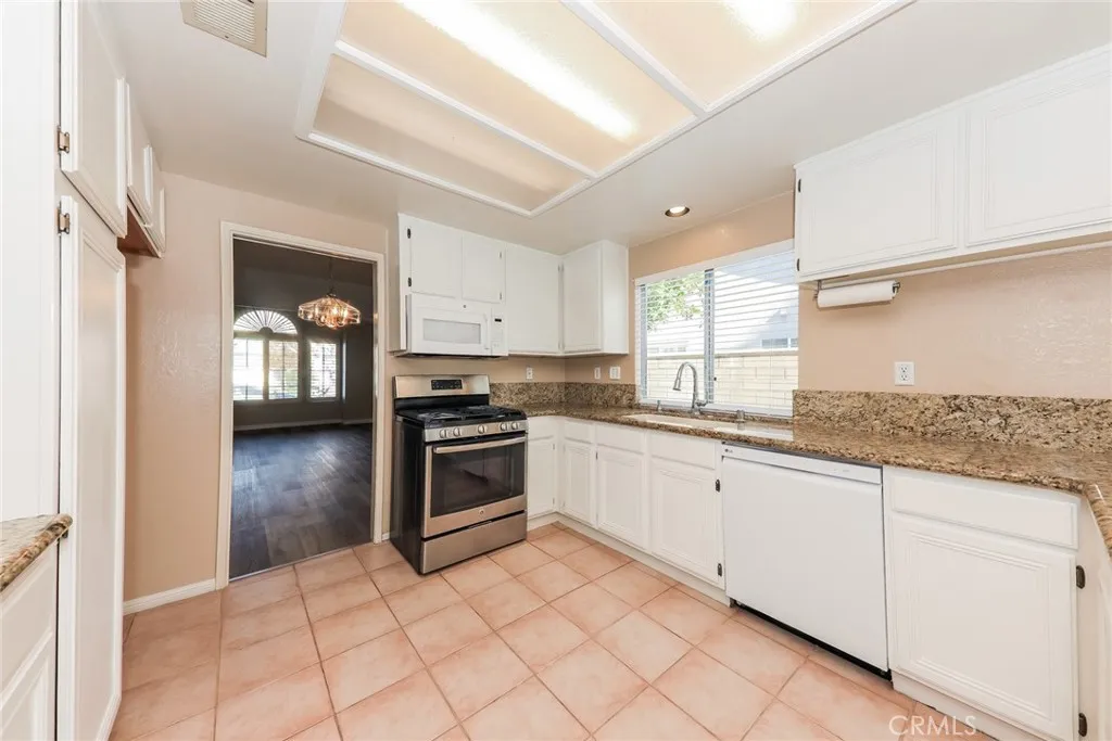 Additional image 31 of 620 Walnut Cir, Corona, CA 92881