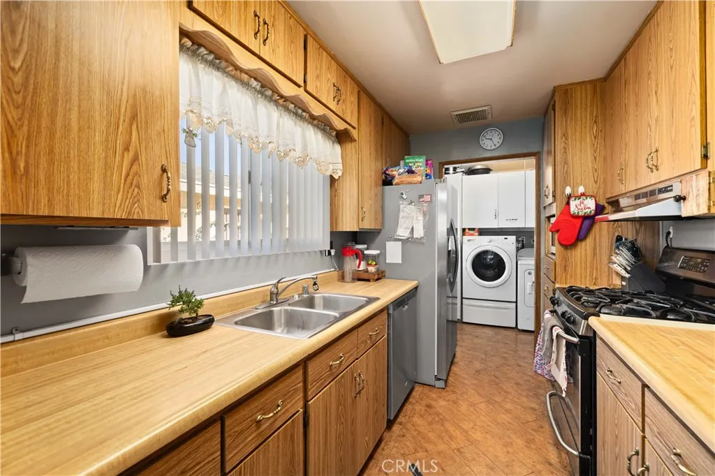 Additional image 8 of 45461 3rd St E, Lancaster, CA 93535