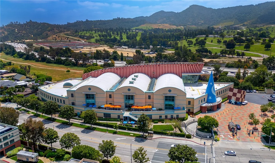 Additional image 77 of 1324 W Morningside Dr, Burbank, CA 91506