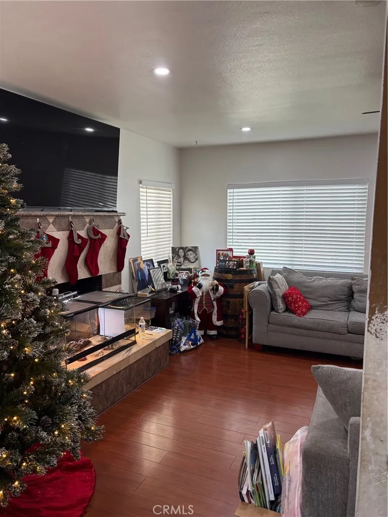 Additional image 37 of 2911 Baltic Ave, Long Beach, CA 90810