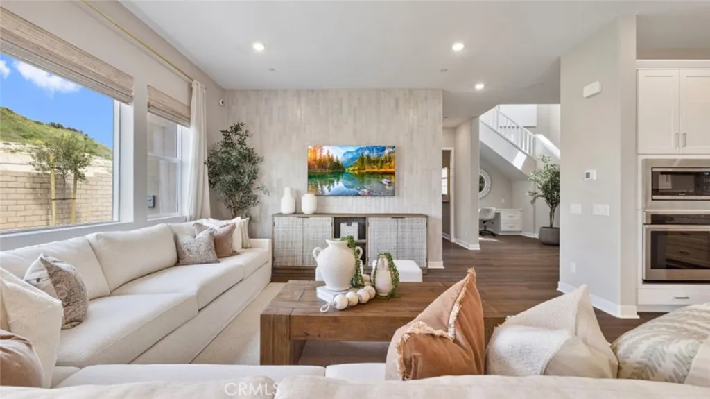 Additional image 32 of 24517 Via La Sombrilla, Valencia, CA 91354