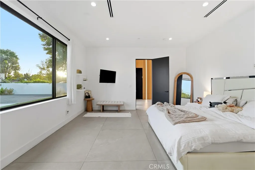 Additional image 28 of 23227 Burbank Boulevard, Woodland Hills, CA 91367