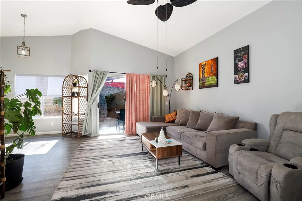 Additional image 11 of 42302 58th St W, Lancaster, CA 93536