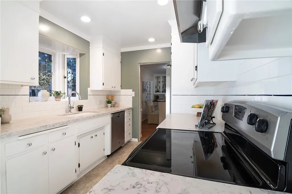 Additional image 17 of 1324 W Morningside Dr, Burbank, CA 91506