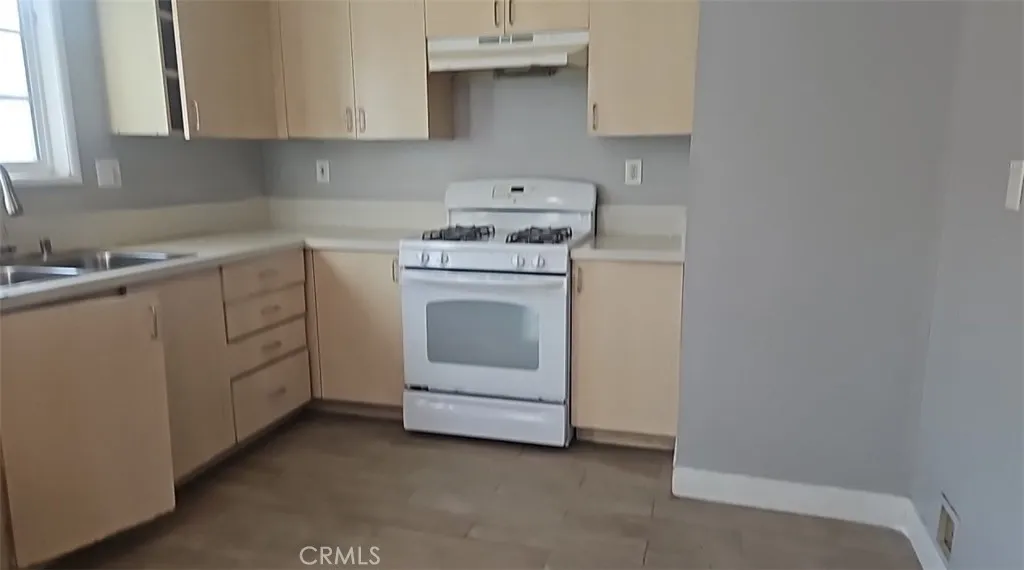 Additional image 10 of 926 E 57th Street, Los Angeles, CA 90011