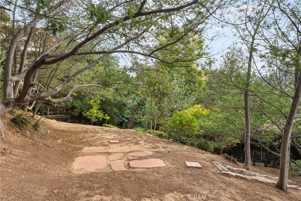 Additional image 21 of 3339 N Knoll Drive, Los Angeles, CA 90068