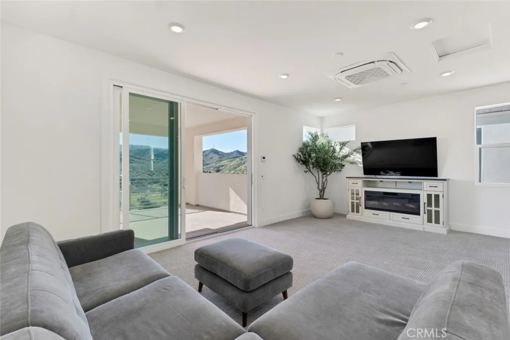 Additional image 91 of 26712 Afton Lane, Valencia, CA 91381