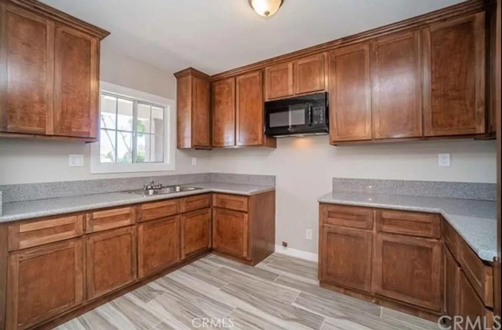 Additional image 7 of 636 W 107th St, Los Angeles, CA 90044