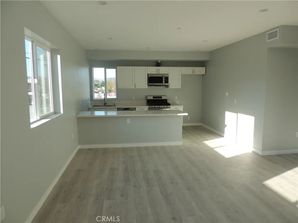 Additional image 21 of 22735 Del Valle Street Unit 6, Woodland Hills, CA 91364