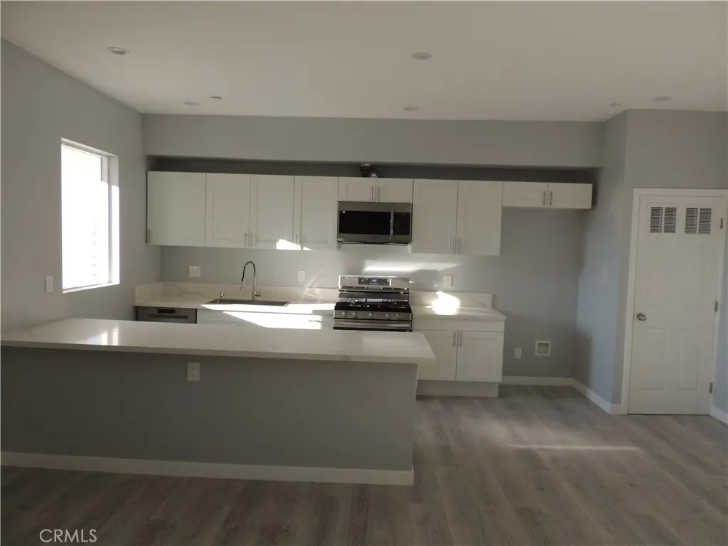 Additional image 20 of 22735 Del Valle Street Unit 7, Woodland Hills, CA 91364