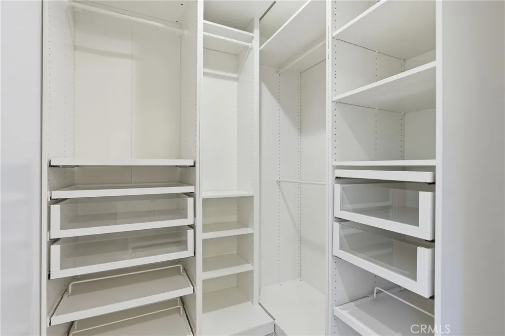 Additional image 17 of 17546 Kittridge, Lake Balboa, CA 91406