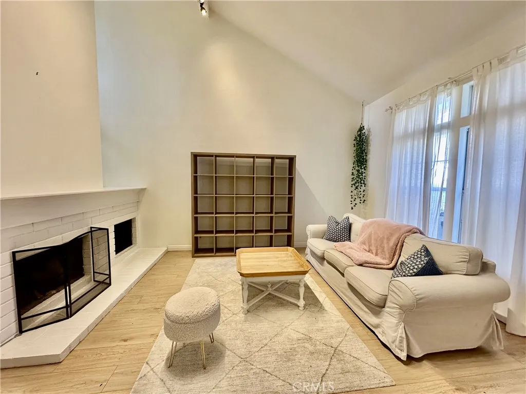 Additional image 3 of 19 Dartmouth, Irvine, CA 92612