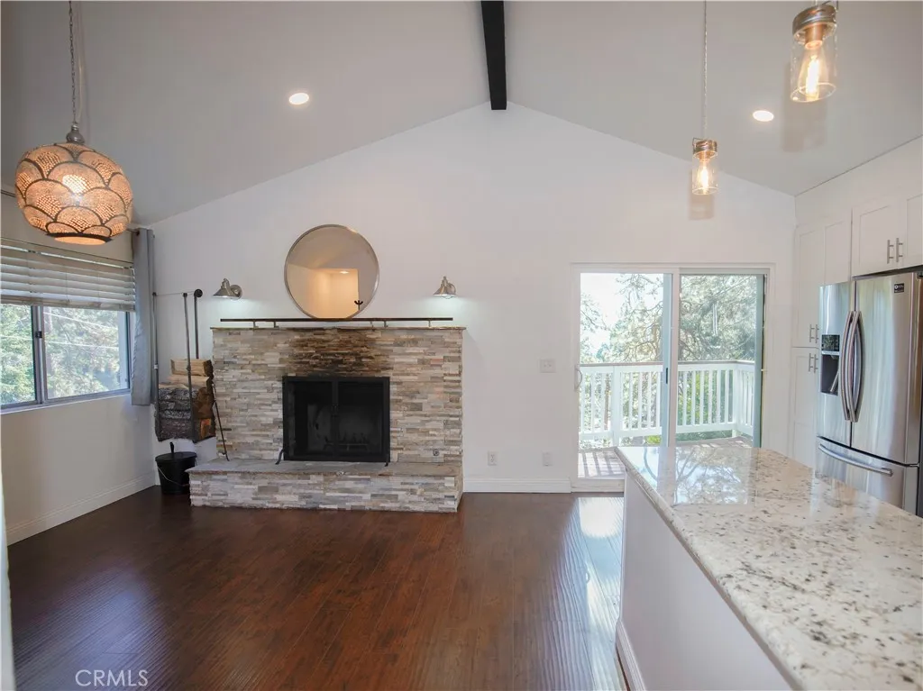 Additional image 5 of 810 W Victoria Court, Lake Arrowhead, CA 92352