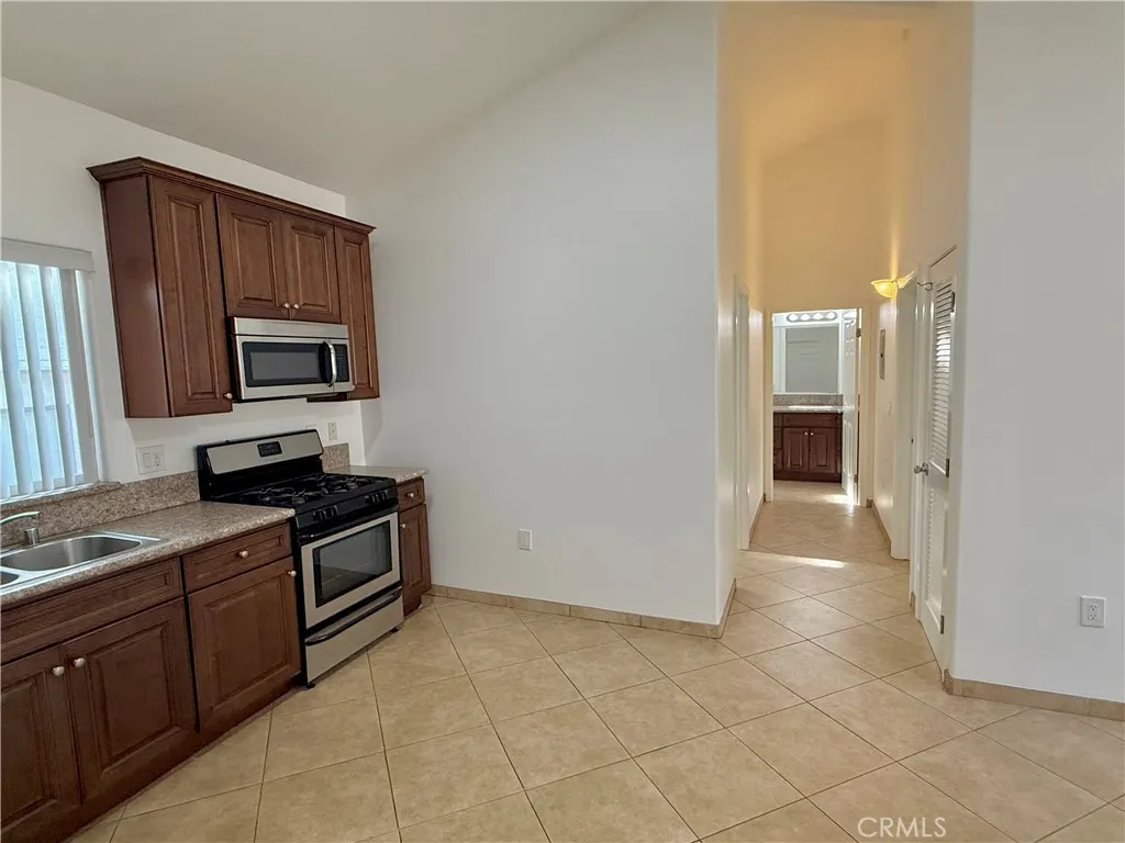 Additional image 3 of 6917 Woodman Avenue Unit 7, Van Nuys, CA 91405