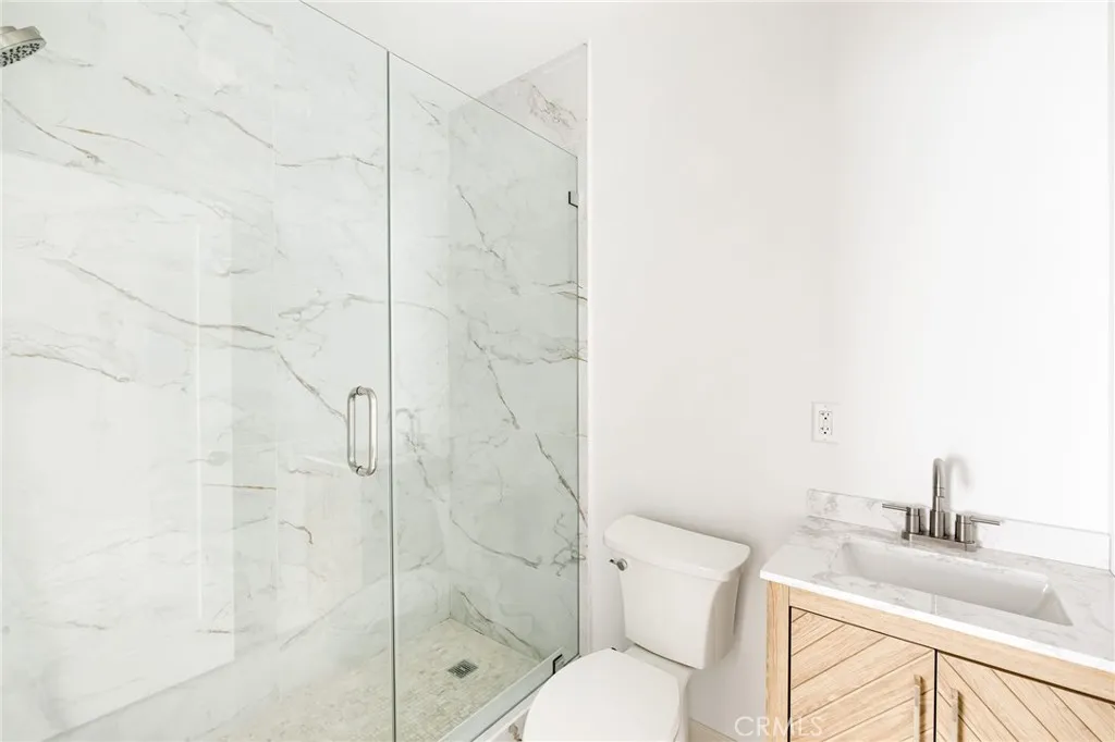 Additional image 11 of 7044 White Oak Ave Unit A, Van Nuys, CA 91406