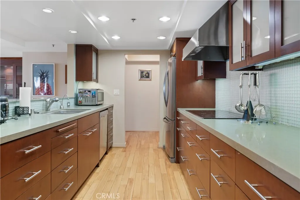 Additional image 3 of 10660 Wilshire Blvd. Unit 609, Los Angeles, CA 90024