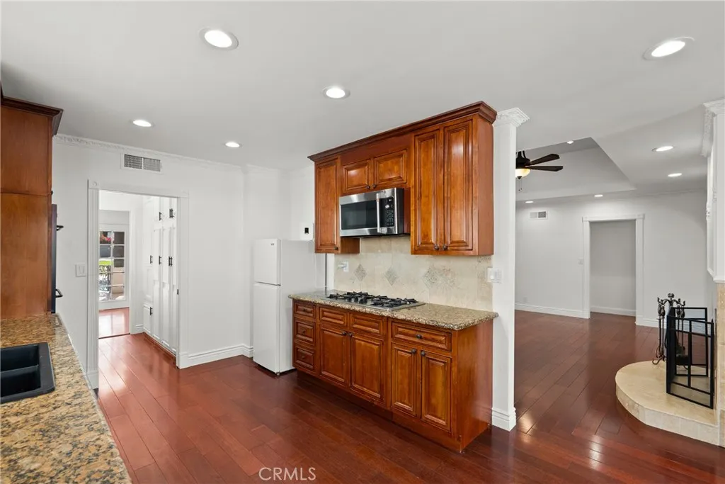 Additional image 17 of 23036 Burbank Blvd, Woodland Hills, CA 91367