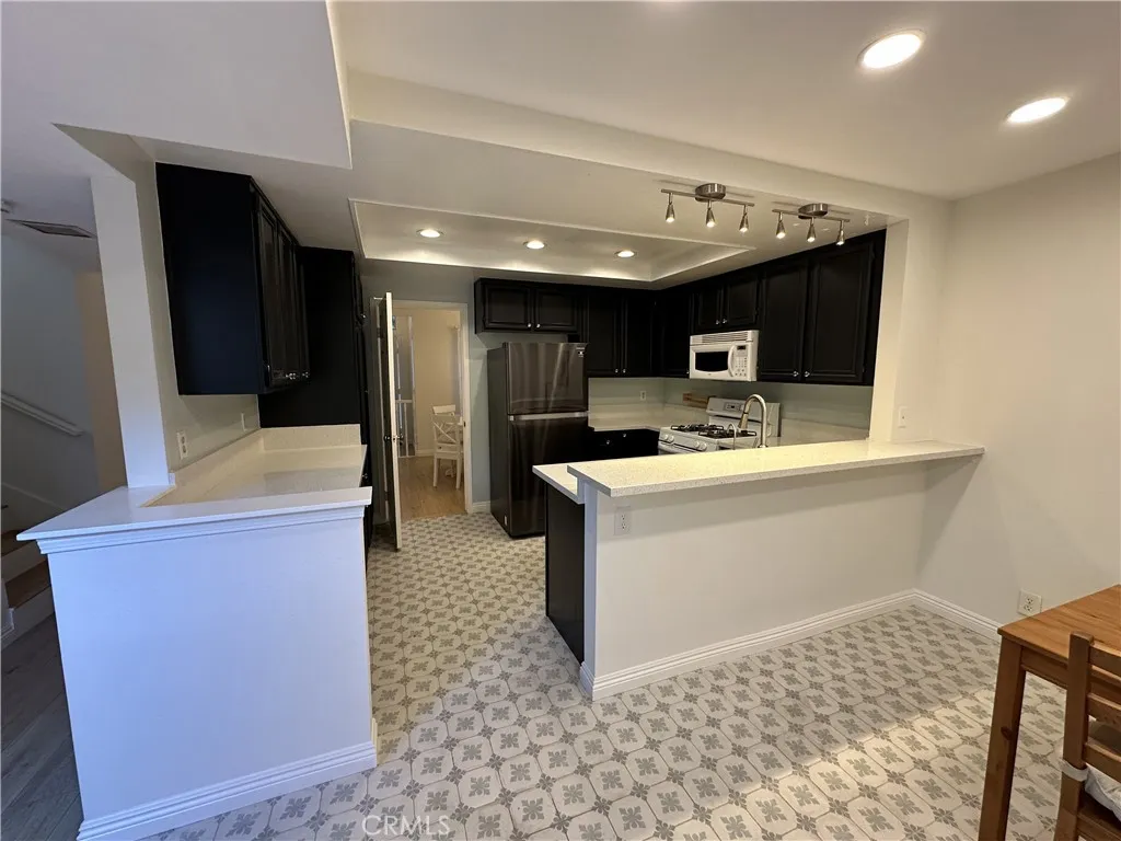 Additional image 34 of 19 Dartmouth, Irvine, CA 92612