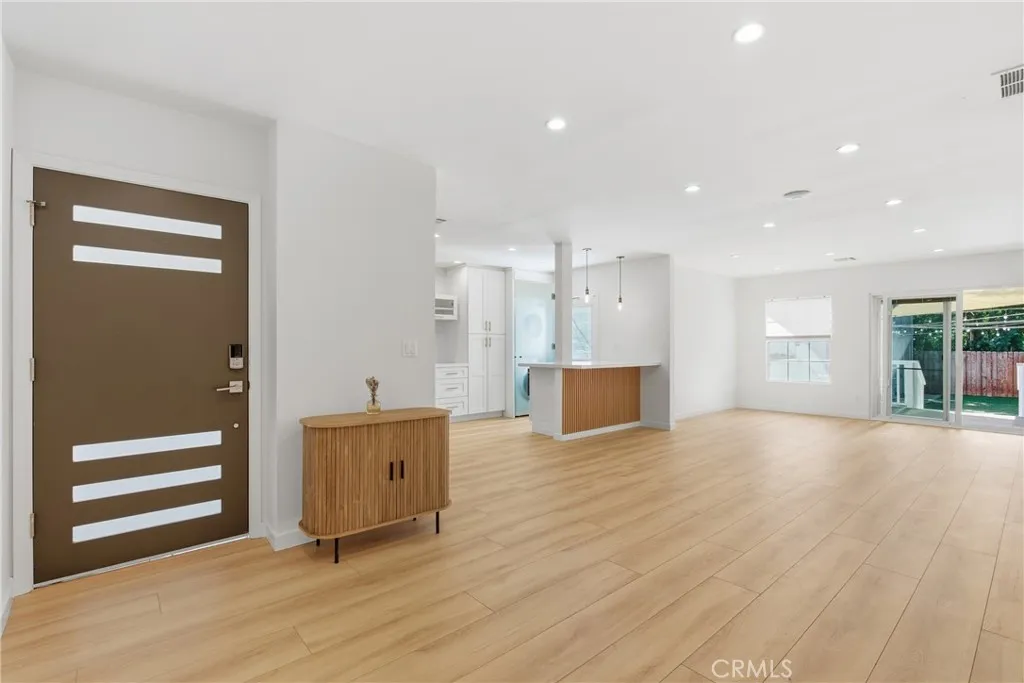 Additional image 22 of 17546 Kittridge, Lake Balboa, CA 91406