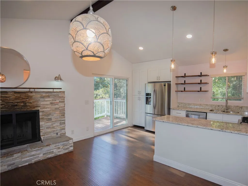 Additional image 6 of 810 W Victoria Court, Lake Arrowhead, CA 92352