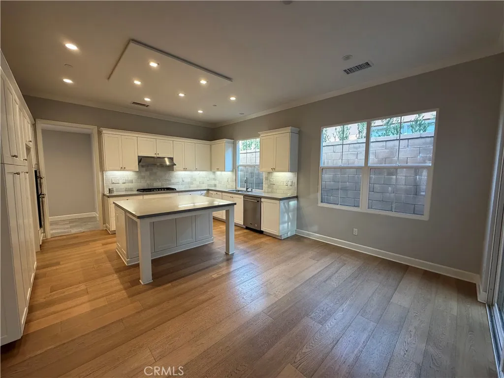 Additional image 26 of 58 Tollson, Irvine, CA 92620