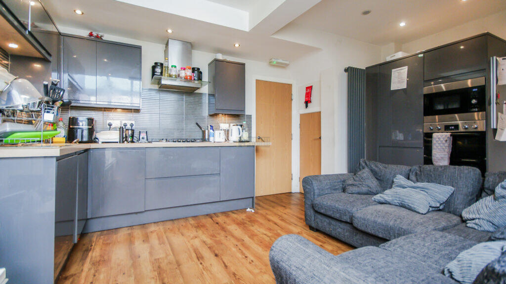 Pershore Road, Selly Oak, Birmingham, B30 2YG