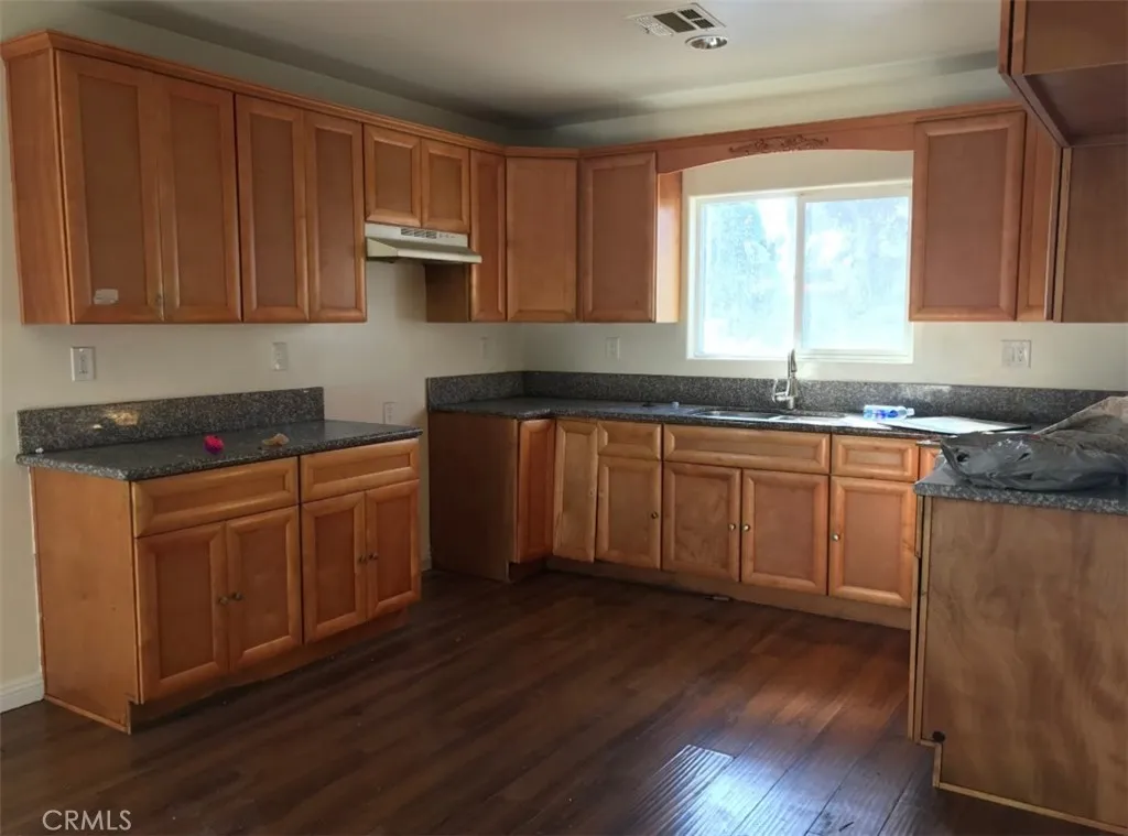 Additional image 9 of 430 E 83rd Street, Los Angeles, CA 90003