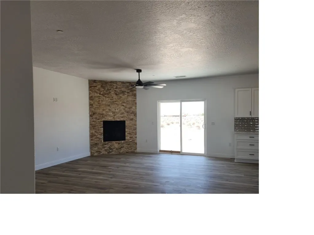 Additional image 3 of 21053 Huasna Road, Apple Valley, CA 92307