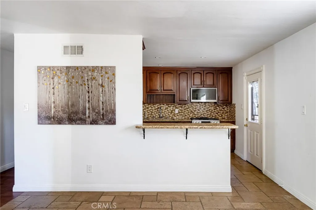 Additional image 32 of 7044 White Oak Ave, Van Nuys, CA 91406