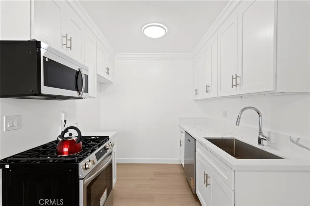 Additional image 7 of 20445 Saticoy Street Unit 7, Winnetka, CA 91306