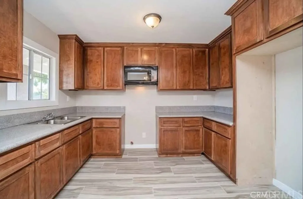 Additional image 6 of 636 W 107th St, Los Angeles, CA 90044