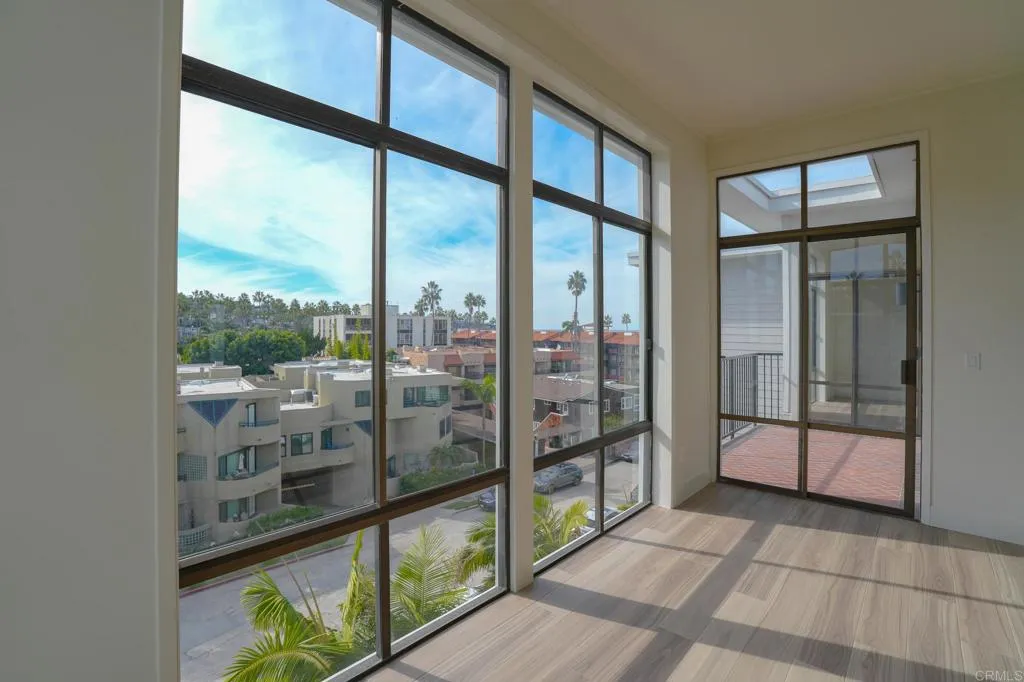 Additional image 3 of 2130 Vallecitos Unit 442, La Jolla, CA 92037