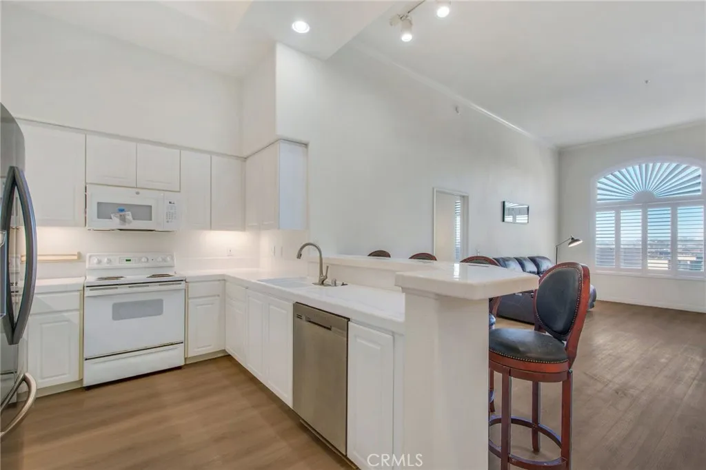 Additional image 32 of 9229 Regents Rd Unit L406, La Jolla, CA 92037