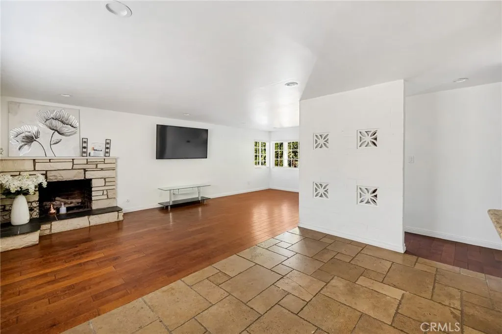 Additional image 30 of 7044 White Oak Ave, Van Nuys, CA 91406