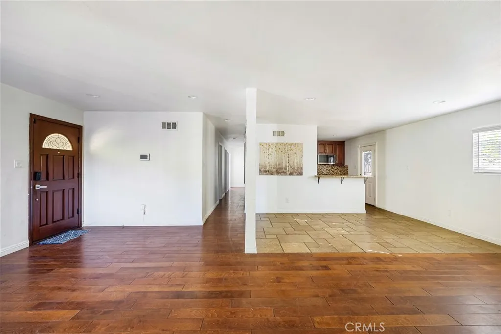 Additional image 10 of 7044 White Oak Ave, Van Nuys, CA 91406