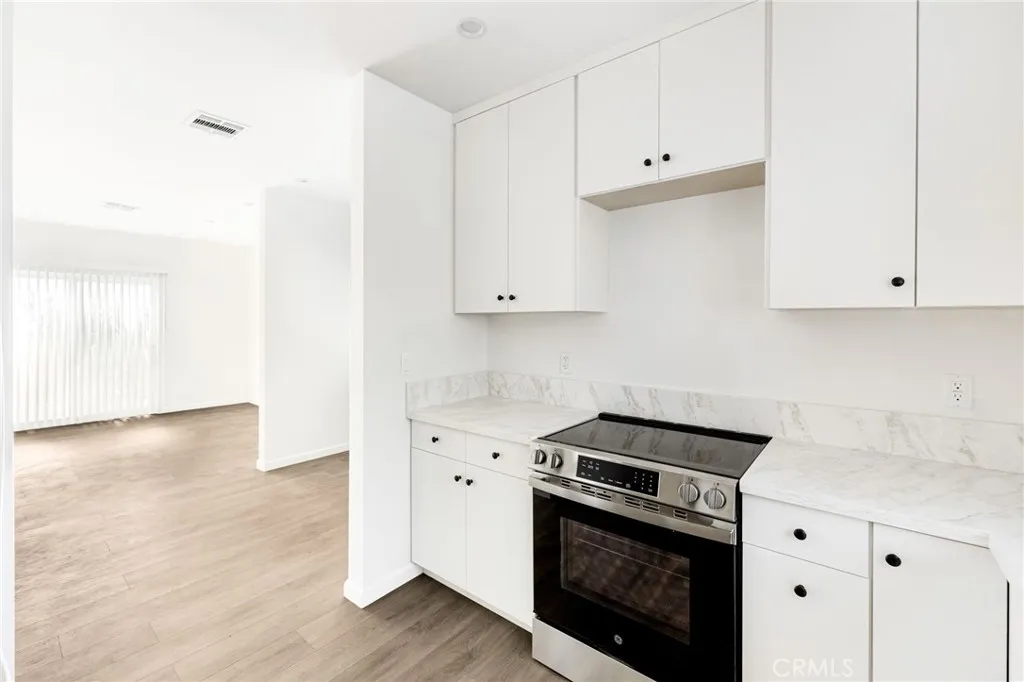 Additional image 18 of 7044 White Oak Ave Unit A, Van Nuys, CA 91406