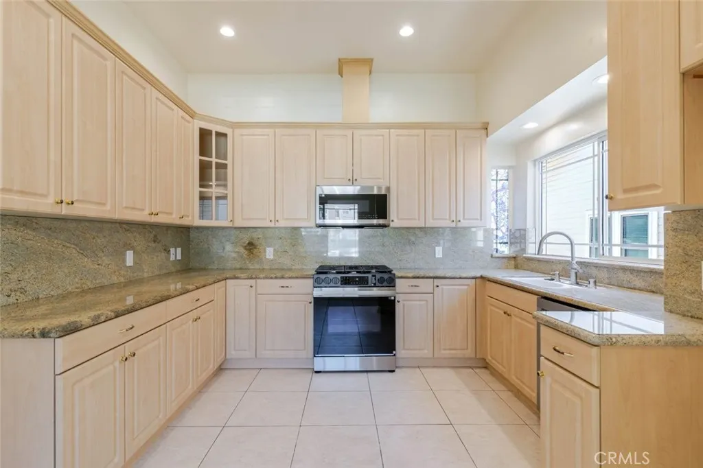 Additional image 8 of 320 E Dryden Street, Glendale, CA 91207