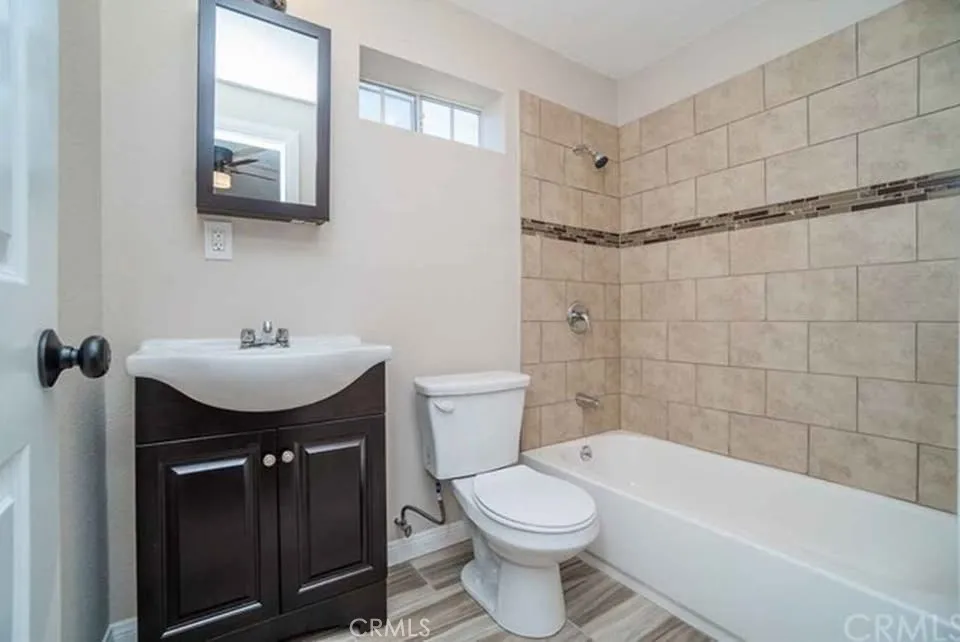 Additional image 30 of 636 W 107th St, Los Angeles, CA 90044