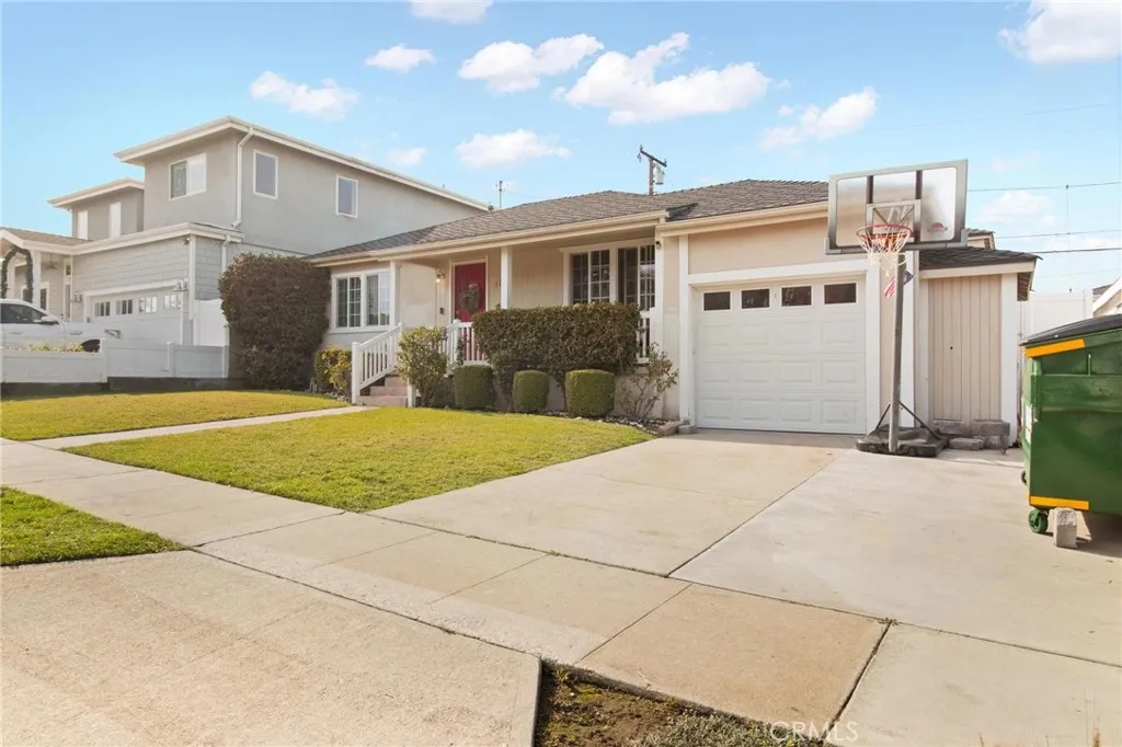 Property image for 1205 Manzanita Ln, Manhattan Beach, CA 90266