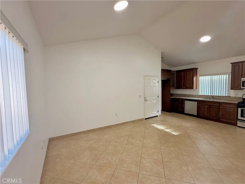 Additional image 17 of 6917 Woodman Avenue Unit 7, Van Nuys, CA 91405