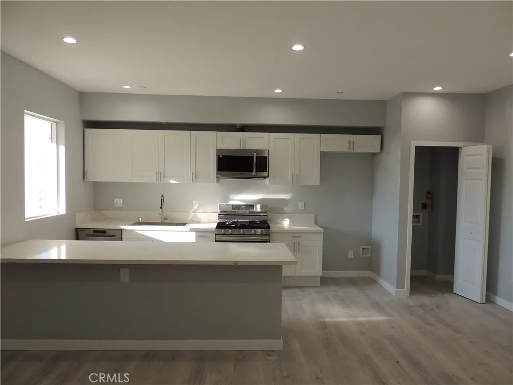 Additional image 21 of 22735 Del Valle Street Unit 4, Woodland Hills, CA 91364