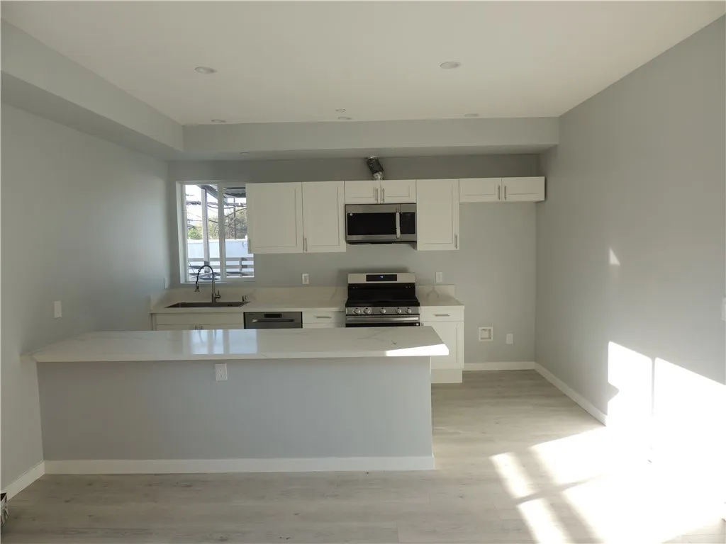 Additional image 7 of 22735 Del Valle Street Unit 3, Woodland Hills, CA 91364