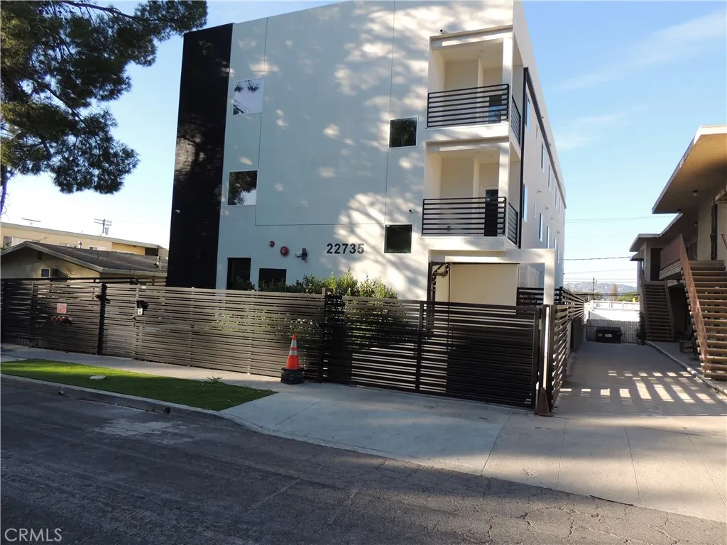 Additional image 17 of 22735 Del Valle Street Unit 3, Woodland Hills, CA 91364