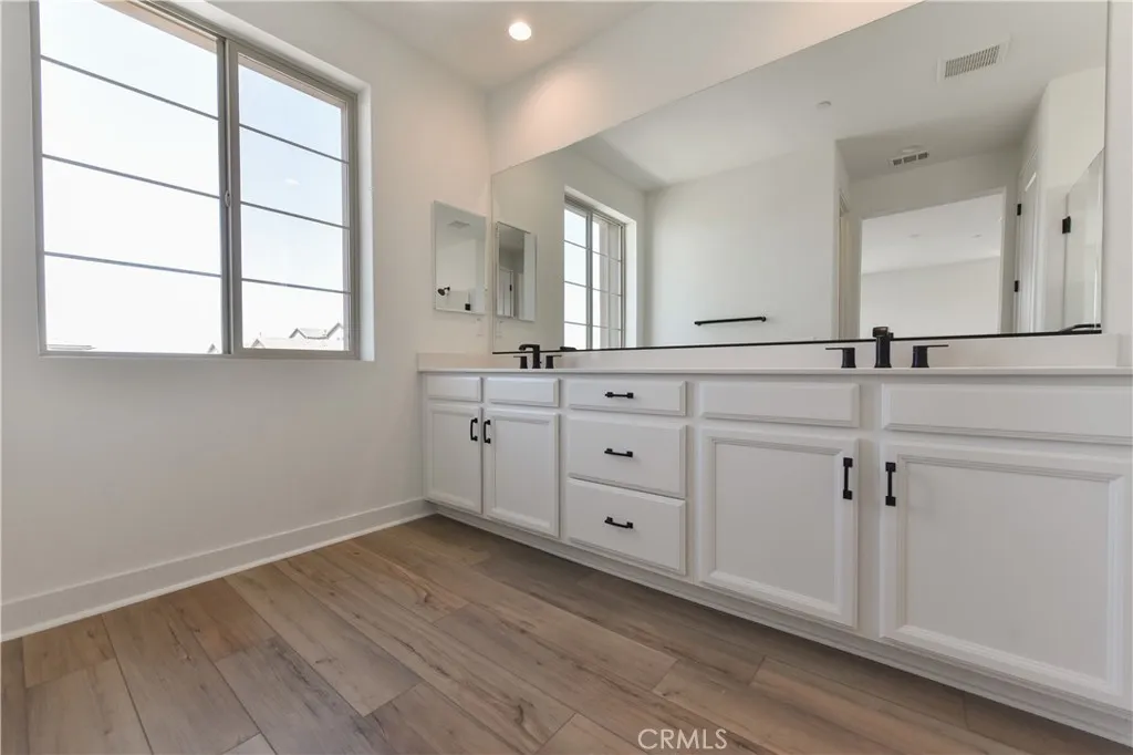 Additional image 26 of 162 Pattern, Irvine, CA 92618