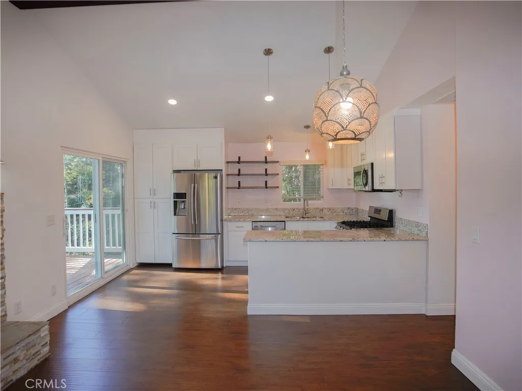 Additional image 8 of 810 W Victoria Court, Lake Arrowhead, CA 92352