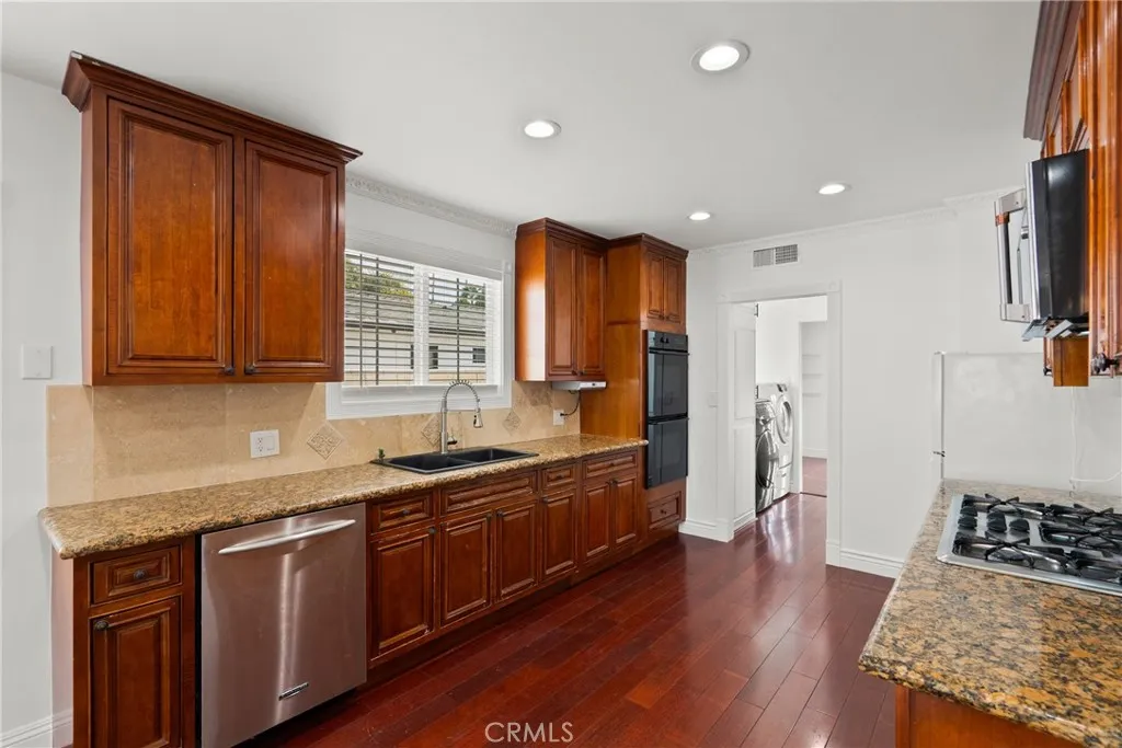 Additional image 80 of 23036 Burbank Blvd, Woodland Hills, CA 91367